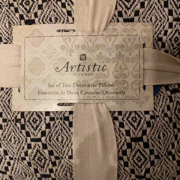 Artistic accents decorative pillows - Picture 2 of 6